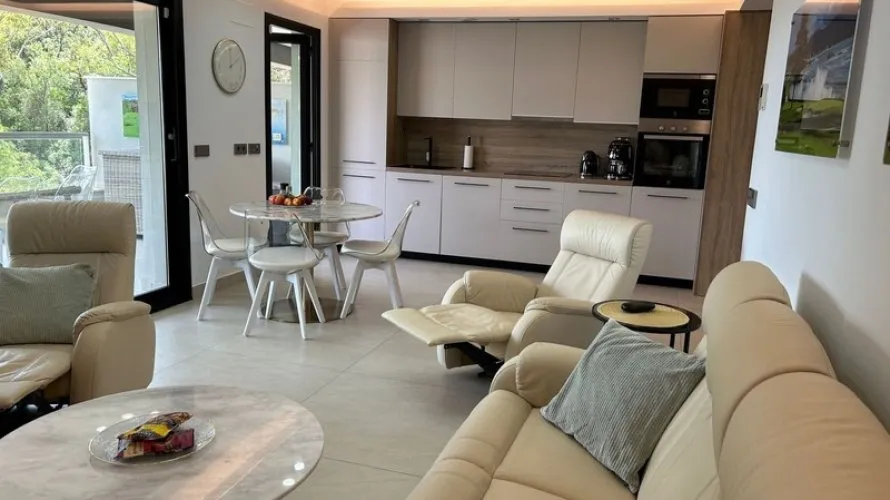 3 bedrooms apartment for sale , La Quinta, Spain No. 604 № 3