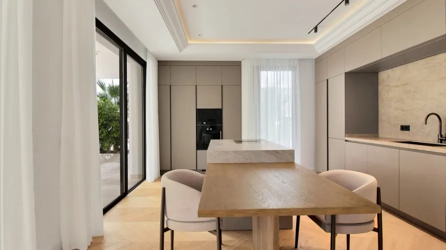 6 bedrooms villa for sale , Marbella, Spain No. 260 № 1