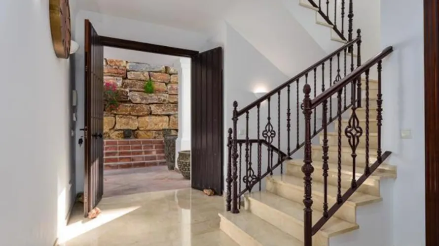6 bedrooms villa for sale , Marbella, Spain No. 378 № 2