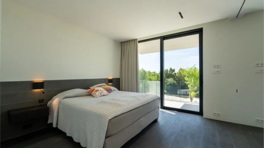 6 bedrooms villa for sale , La Quinta, Spain No. 467 № 3