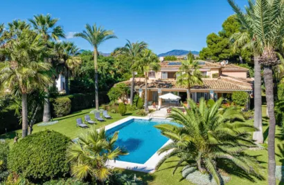 9 bedrooms house for sale , Estepona, Spain No. 396