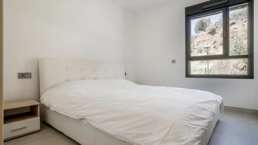3 bedrooms apartment for sale , La Quinta, Spain No. 284 № 7