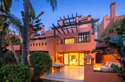 4 bedrooms townhouse for sale , Marbella, Spain No. 302