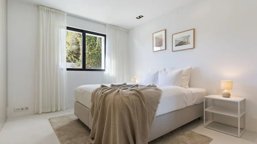 5 bedrooms villa for sale , Nueva Andalucia, Spain No. 350 № 9