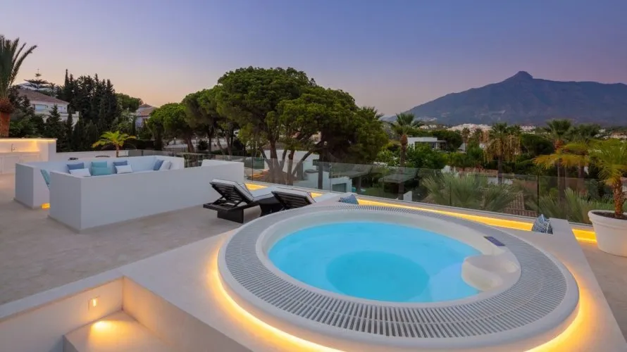 5 bedrooms villa for sale , Marbella, Spain No. 288 № 2
