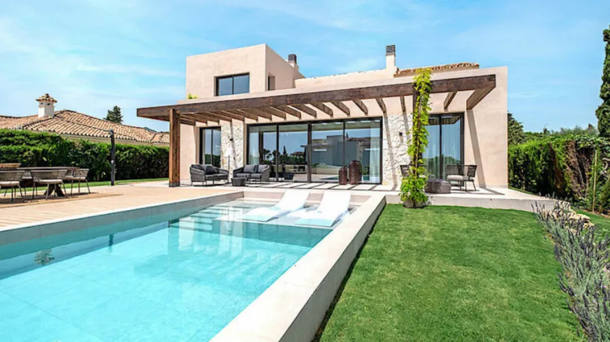 4 bedrooms house for sale , Estepona, Spain No. 403