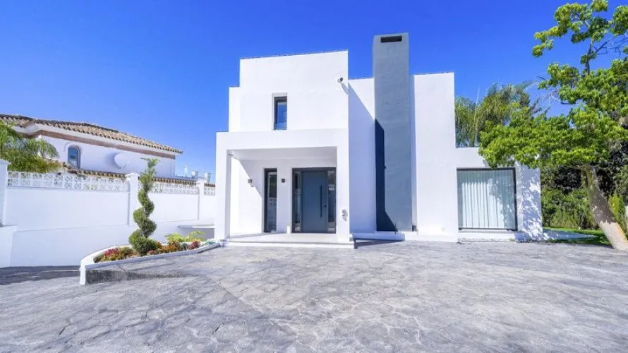 5 bedrooms villa for sale , Nueva Andalucia, Spain No. 379 № 25