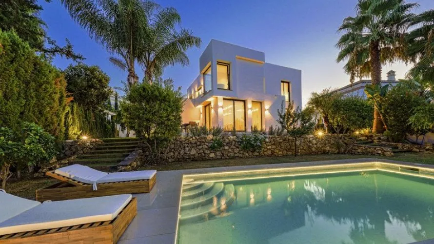 5 bedrooms villa for sale , Nueva Andalucia, Spain No. 379 № 28