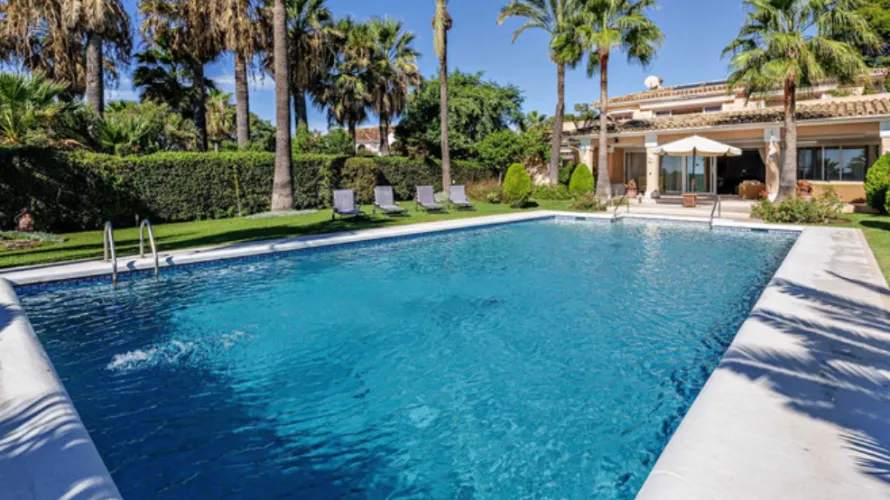 9 bedrooms house for sale , Estepona, Spain No. 396 № 18