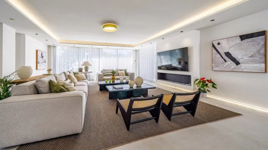 5 bedrooms villa for sale , Nueva Andalucia, Spain No. 379 № 10