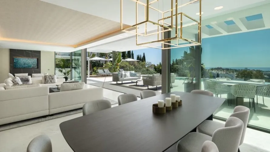 5 bedrooms house for sale , La Quinta, Spain No. 376 № 21