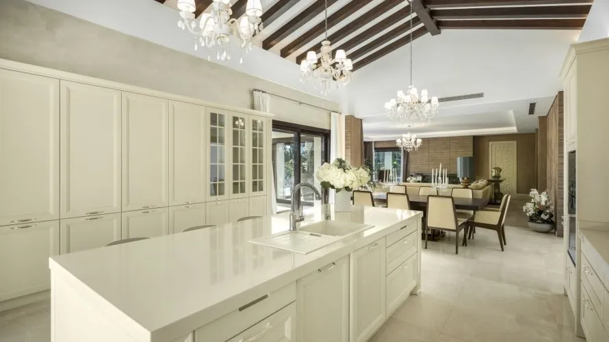 6 bedrooms villa for sale , Nueva Andalucia, Spain No. 268 № 12