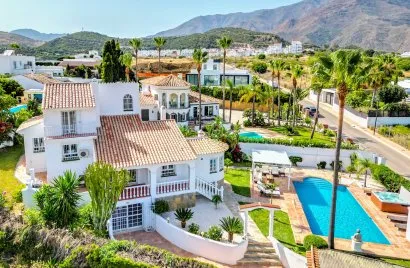 5 bedrooms villa for sale , Estepona, Spain No. 189