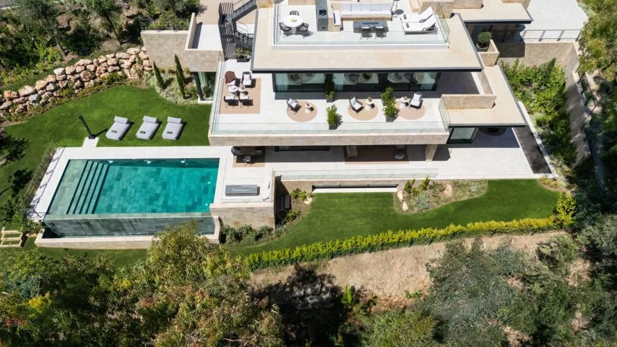6 bedrooms house for sale , Nueva Andalucia, Spain No. 477 № 26