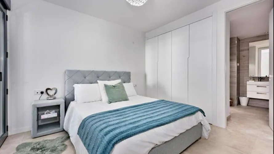 3 bedrooms apartment for sale , Estepona, Spain No. 335 № 3