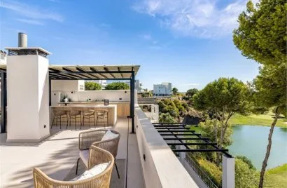 3 bedrooms duplex for sale , La Quinta, Spain No. 466