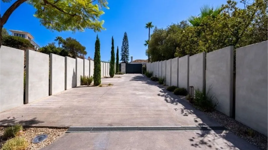 6 bedrooms villa for sale , La Quinta, Spain No. 467 № 8