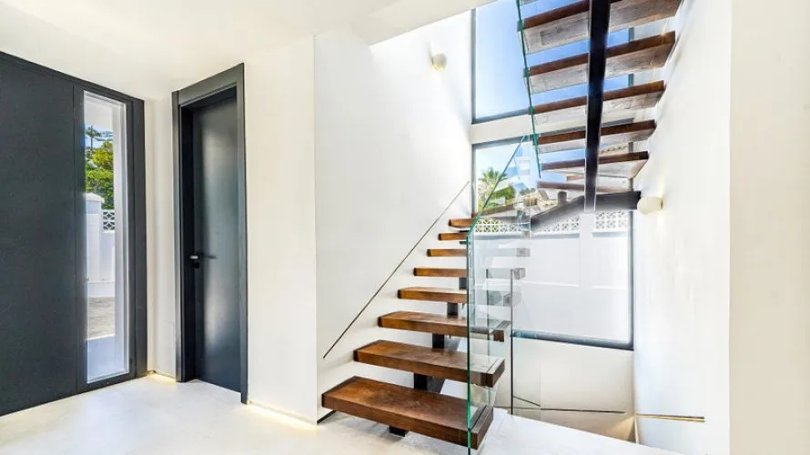 5 bedrooms villa for sale , Nueva Andalucia, Spain No. 379 № 19