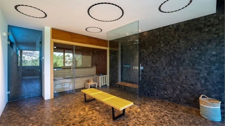 6 bedrooms villa for sale , La Quinta, Spain No. 467 № 11