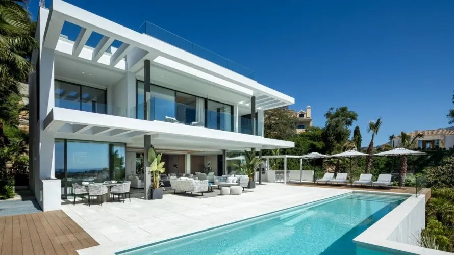 5 bedrooms house for sale , La Quinta, Spain No. 376 № 16
