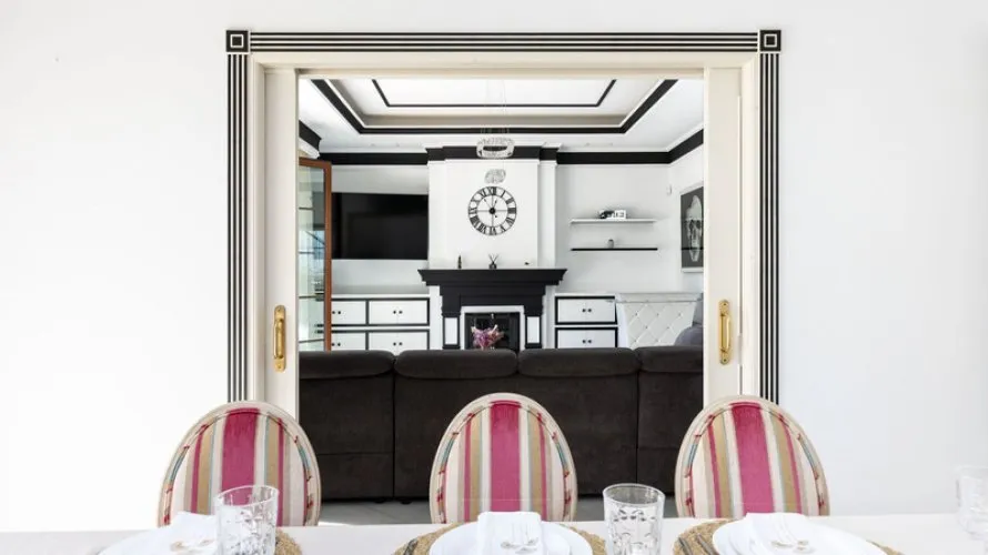 5 bedrooms villa for sale , Marbella, Spain No. 245 № 11