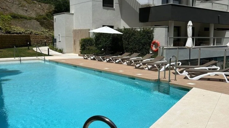 3 bedrooms apartment for sale , La Quinta, Spain No. 604 № 22