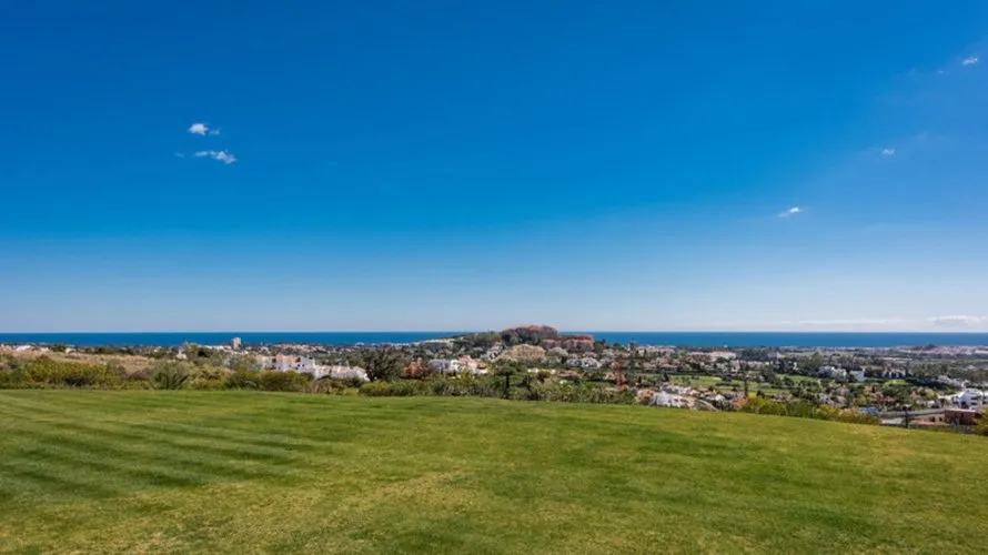 8 bedrooms villa for sale , Nueva Andalucia, Spain No. 390 № 23