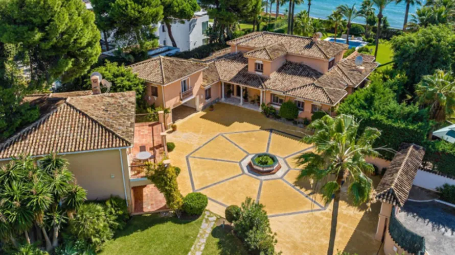 9 bedrooms house for sale , Estepona, Spain No. 396 № 28