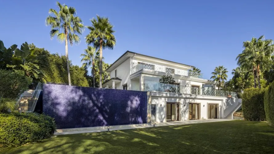6 bedrooms villa for sale , Nueva Andalucia, Spain No. 268 № 2