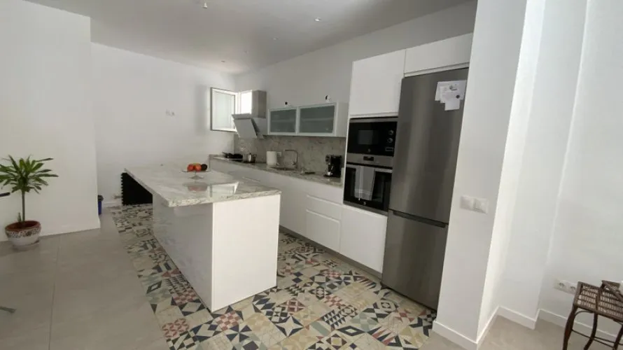 4 bedrooms villa for sale , Marbella, Spain No. 291 № 2