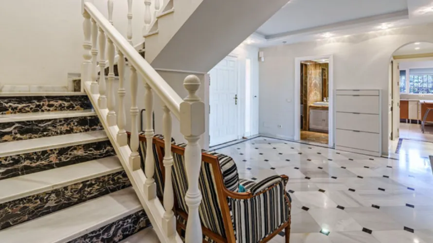 9 bedrooms house for sale , Estepona, Spain No. 396 № 3