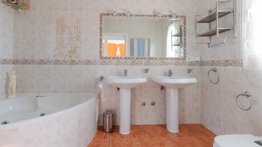 2 bedrooms house for sale , Manilva, Spain No. 506 № 25