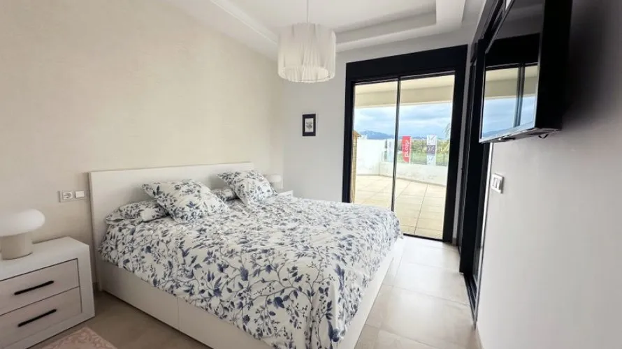 3 bedrooms apartment for sale , Estepona, Spain No. 536 № 11