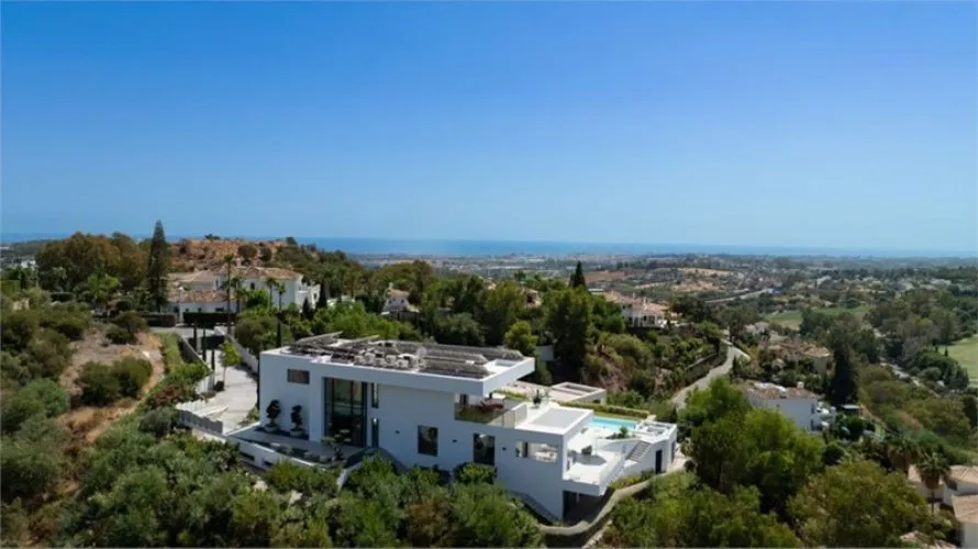 6 bedrooms villa for sale , La Quinta, Spain No. 467 № 12
