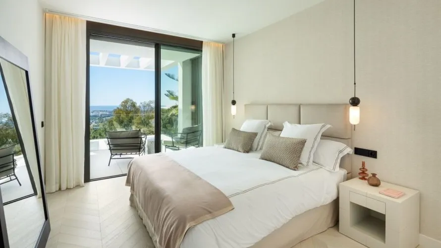 5 bedrooms house for sale , La Quinta, Spain No. 376 № 23