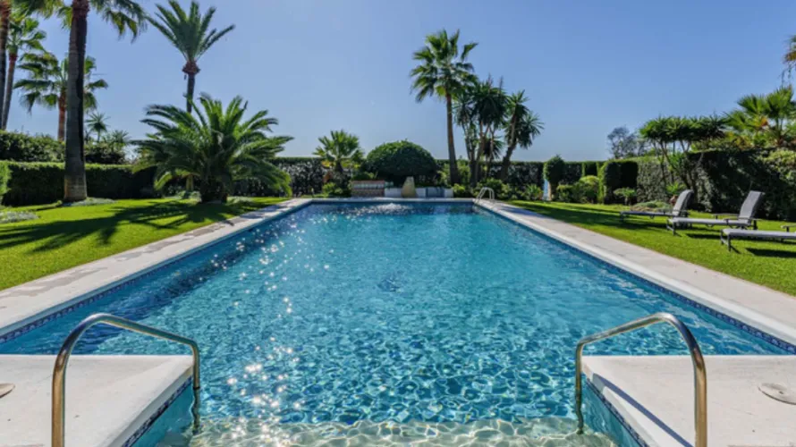 9 bedrooms house for sale , Estepona, Spain No. 396 № 16