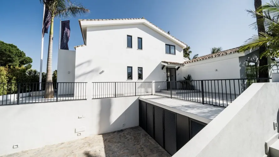 7 bedrooms villa for sale , Nueva Andalucia, Spain No. 135 № 20