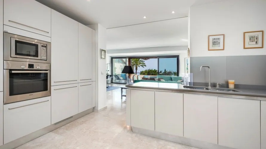3 bedrooms apartment for sale , Marbella, Spain No. 326 № 13
