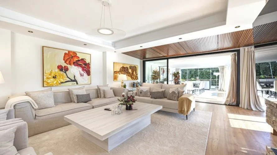 5 bedrooms villa for sale , Marbella, Spain No. 380 № 1