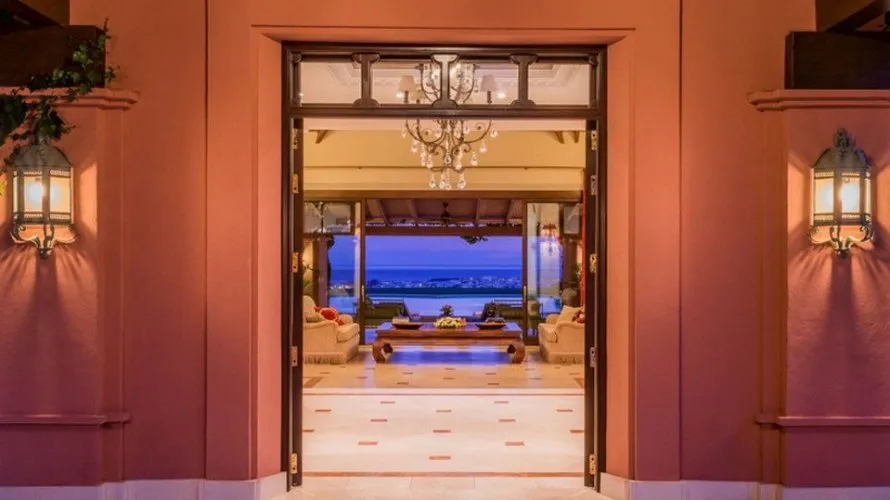 8 bedrooms villa for sale , Nueva Andalucia, Spain No. 390 № 1