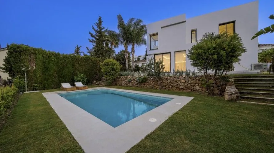 5 bedrooms villa for sale , Nueva Andalucia, Spain No. 379 № 27