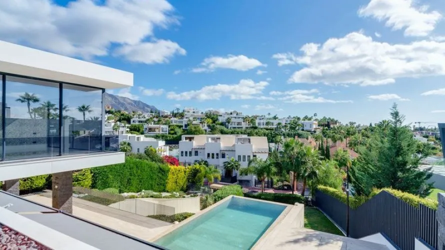 6 bedrooms villa for sale , Nueva Andalucia, Spain No. 248 № 24