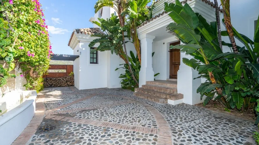 5 bedrooms house for sale , Marbella, Spain No. 188 № 1
