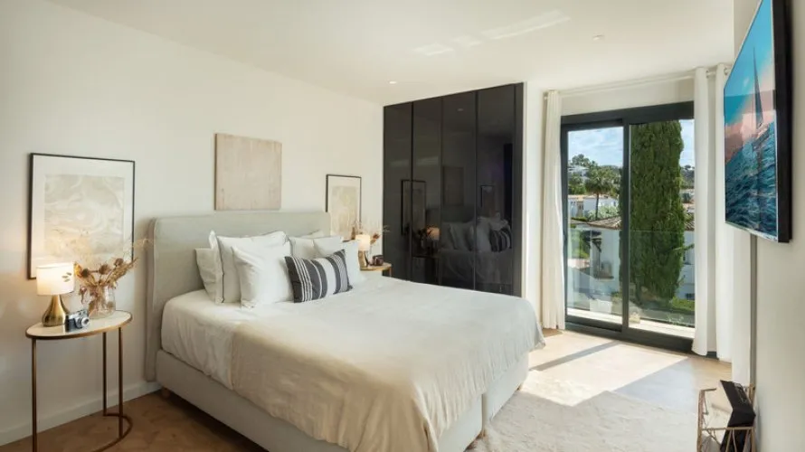 4 bedrooms villa for sale , Nueva Andalucia, Spain No. 347 № 14