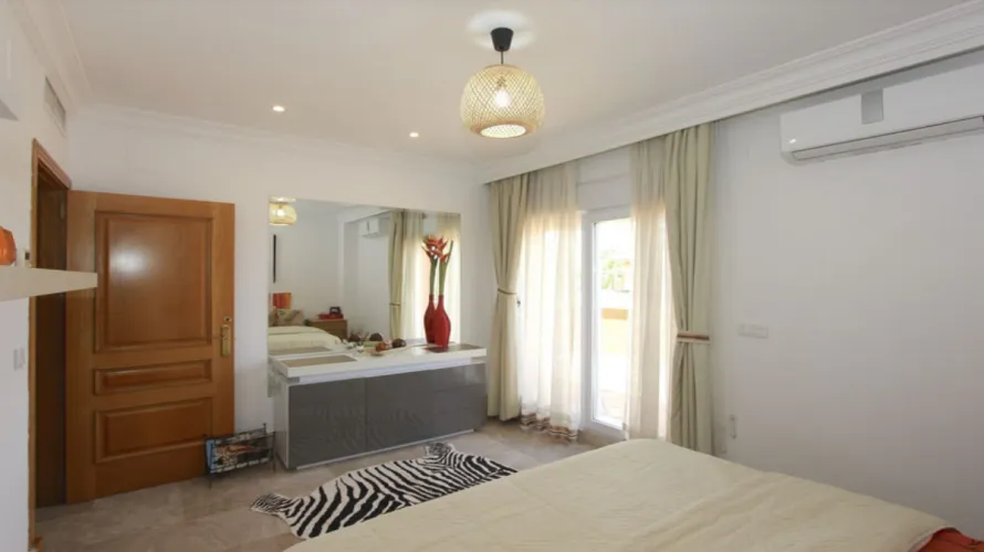 6 bedrooms villa for sale , Marbella, Spain No. 374 № 18