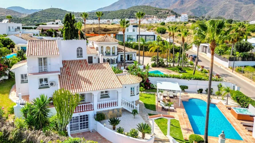 5 bedrooms villa for sale , Estepona, Spain No. 141 № 15