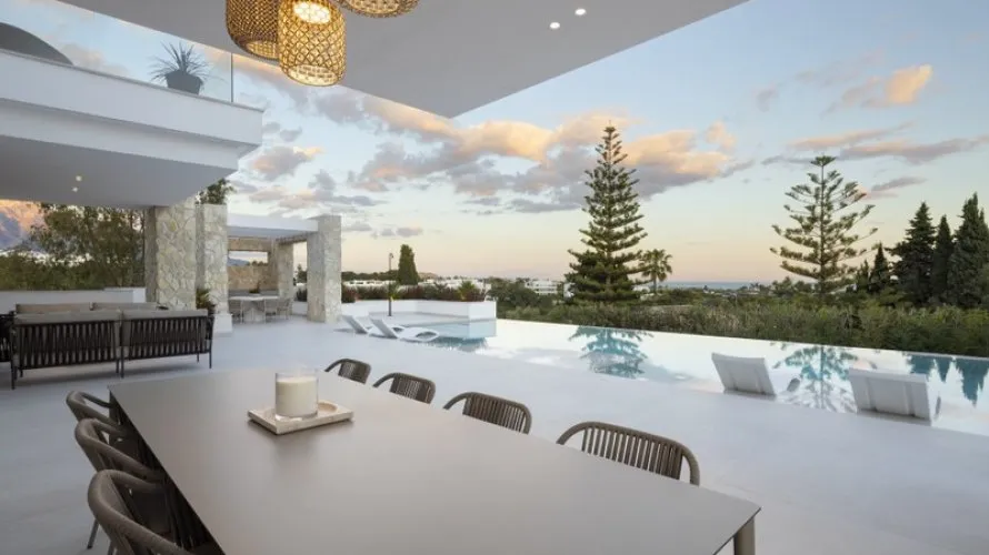 5 bedrooms house for sale , La Quinta, Spain No. 542 № 26