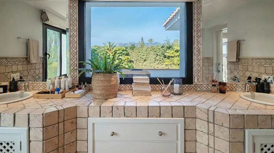 4 bedrooms villa for sale , Marbella, Spain No. 206 № 11