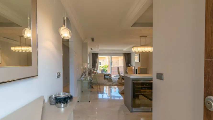 3 bedrooms apartment for sale , Nueva Andalucia, Spain No. 437 № 4