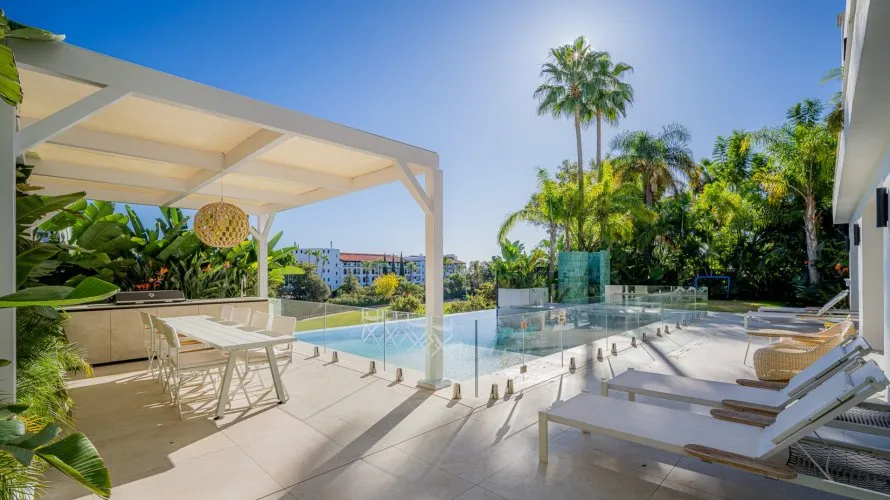 5 bedrooms villa for sale , Marbella, Spain No. 207 № 1